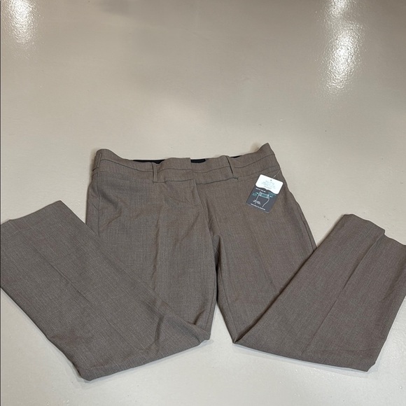 NWT Maurices Smart IT FIT Tan Trousers 9/10 Short tummy control relaxed boot cut - Picture 1 of 9